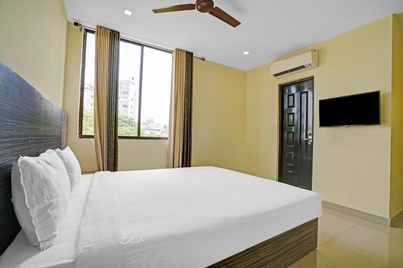 Capital O 87015 Hotel Al Salama Kochi Kültér fotó
