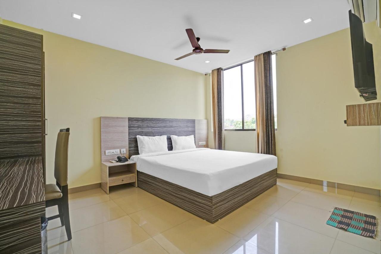 Capital O 87015 Hotel Al Salama Kochi Kültér fotó