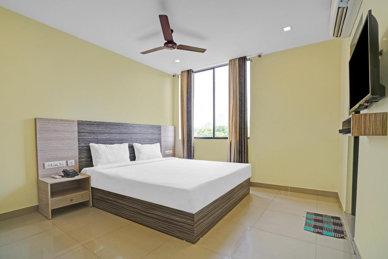 Capital O 87015 Hotel Al Salama Kochi Kültér fotó